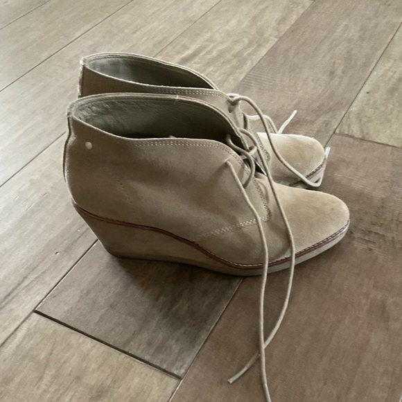 Coach neutral wedges - Picture 2 of 3